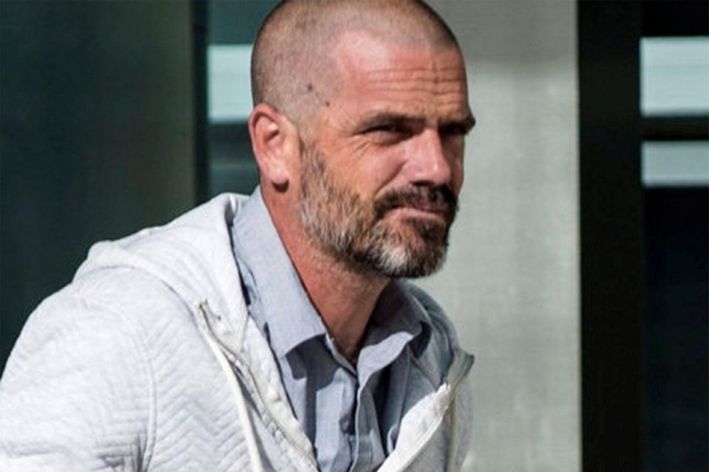 Məşhur müğənninin keçmiş cangüdəni küçədə güllələndi- TƏCİLİ xəstəxanaya çatdırılıb/ FOTO